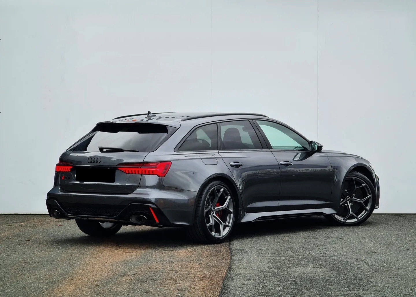 Audi RS6 Performance Avant | české předváděcí auto skladem| supersportovní benzínový kombík | V8 biturbo 630 koní | maximální výbava | české auto | nákup online | auto eshop | AUTOiBUY.com